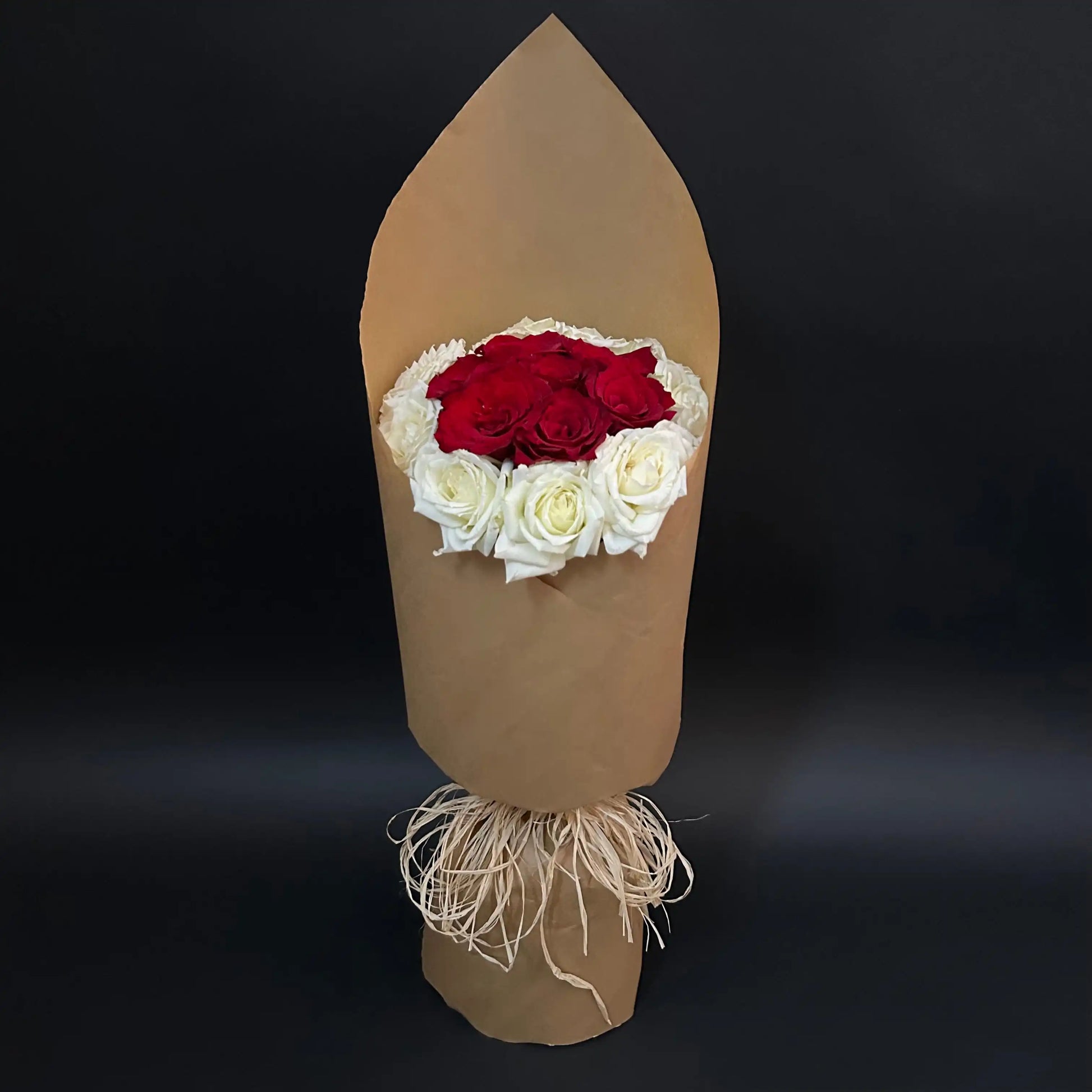 Roses blanches et rouges vue plongeante